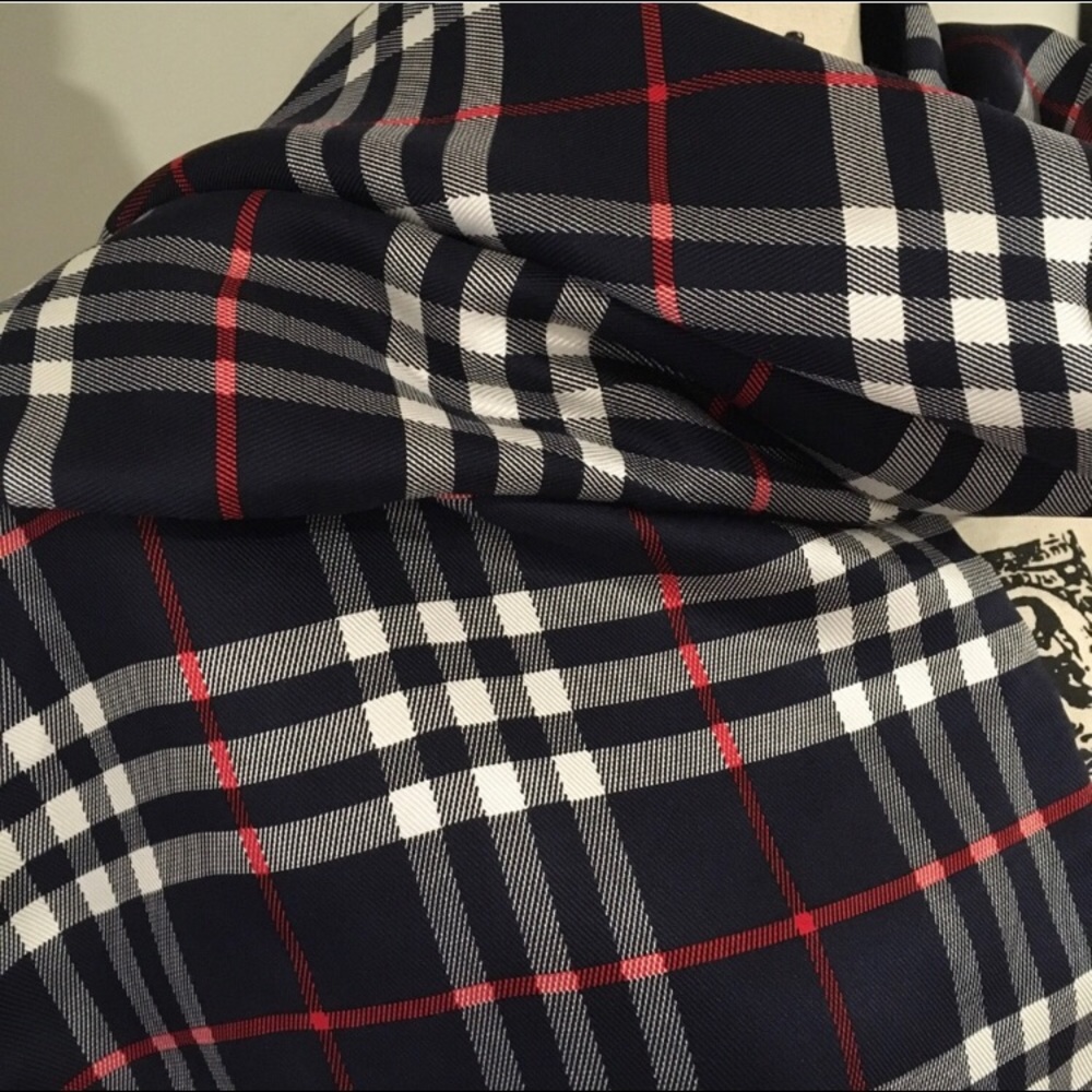 Burberry Scarf. Rare. Silk. - Picture 6 of 13
